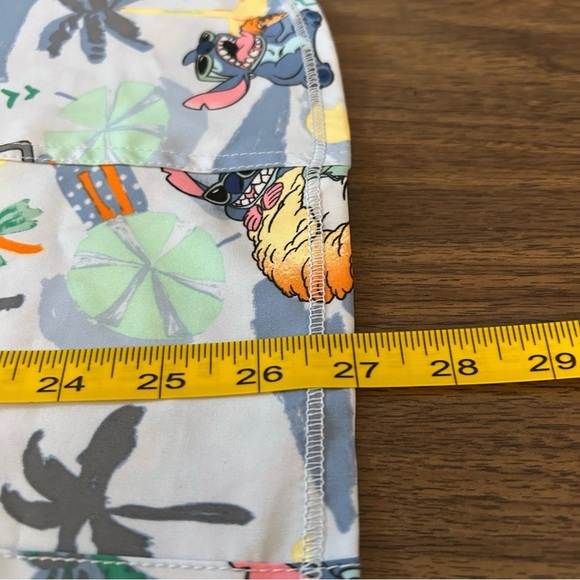 💕 NWT Disney Blue Stitch Print Shirt scrub XS - Picture 10 of 10